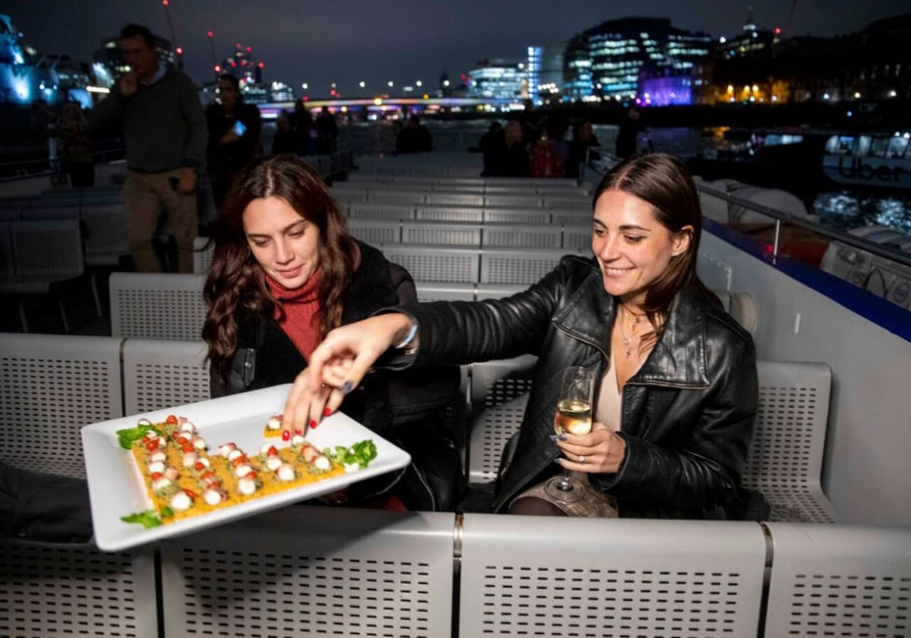 London Evening Cruise with Canapés and Music - image 6